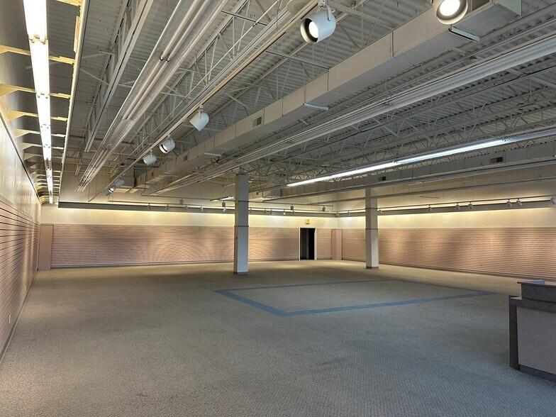 More Photos Of 245 B Skidmore Ln, Sutton Unknown For Lease