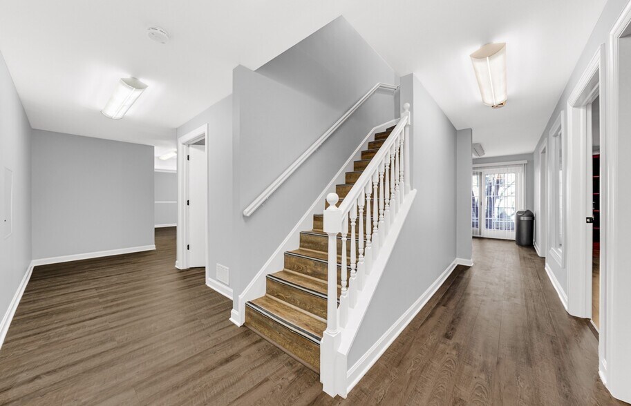 More Photos Of 1624 W Colonial Pky, Palatine Office For Lease