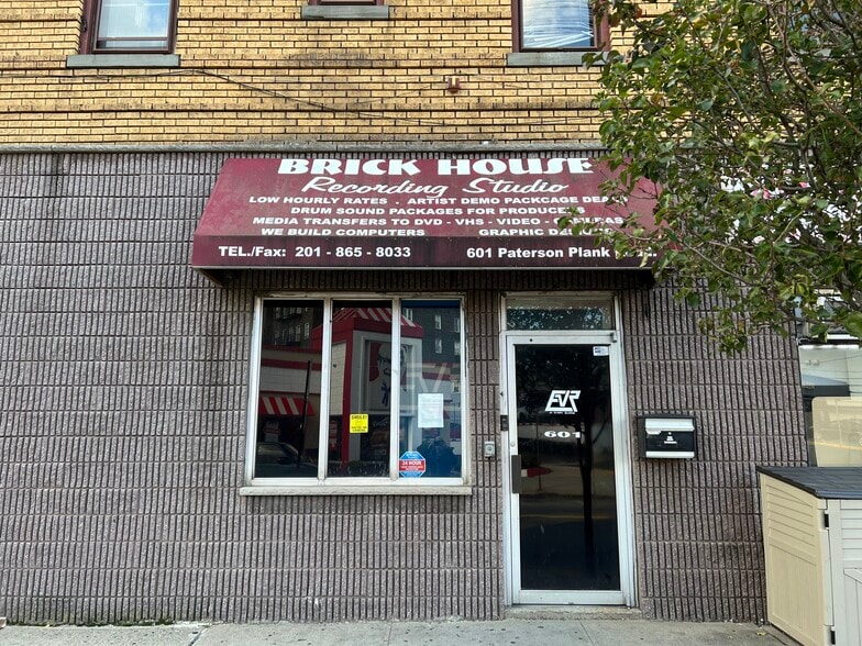 More Photos Of 600 Summit Ave, Union City General Retail For Sale