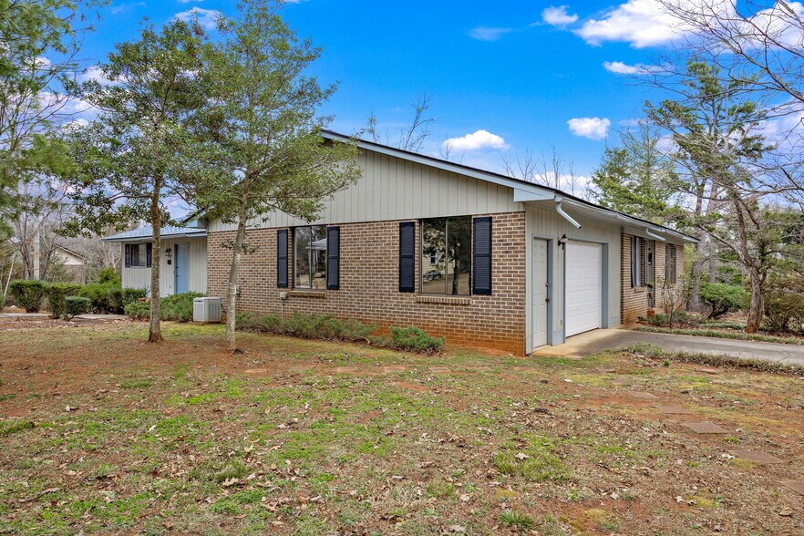 More Photos Of 1 Shagbark Ln, Seneca Apartments For Sale