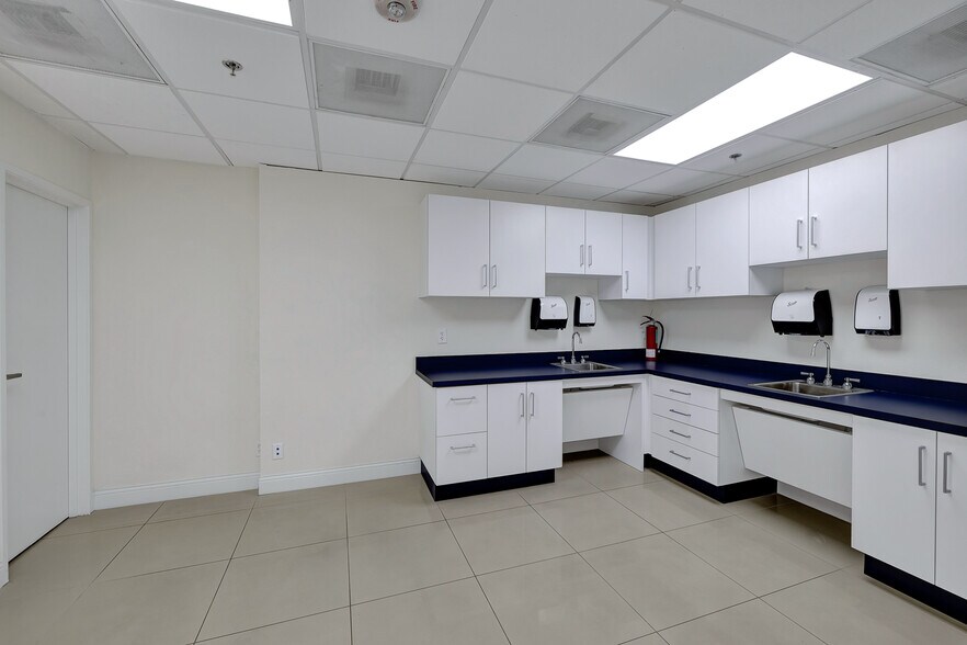 More Photos Of 5701 W Charleston Blvd, Las Vegas Medical For Sale
