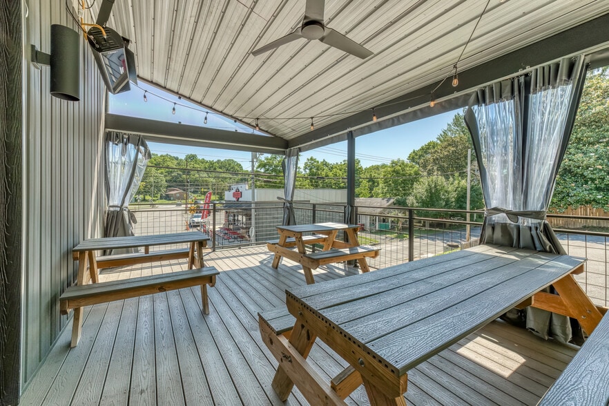 More Photos Of 640 E Maple St, Johnson City Bar For Sale