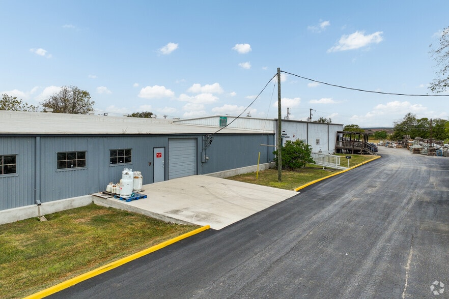 More Photos Of 1942 S Interstate 35, San Marcos Warehouse For Sale