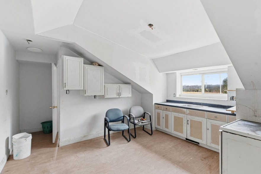 More Photos Of 2090 Blue Bell Rd, Williamstown Flex For Sale