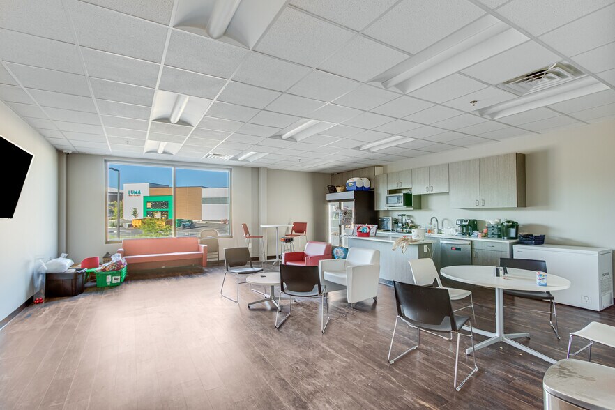 More Photos Of 1963 Jesse Jewell Pkwy NE, Gainesville Freestanding For Sale