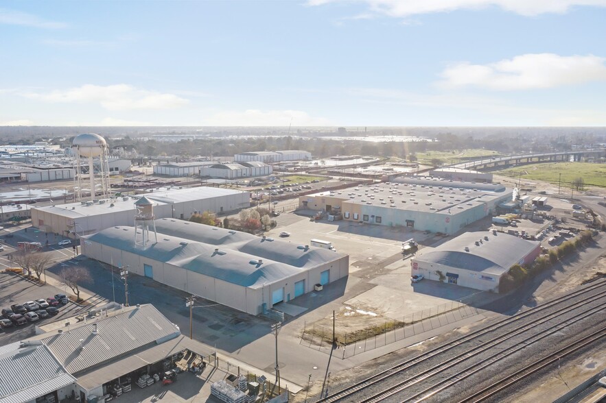 More Photos Of 301 9th St, Modesto Manufacturing For Lease