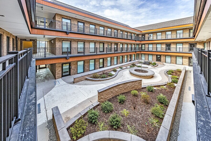 Primary Photo Of 6116 Rolling Rd, Springfield Medical For Sale