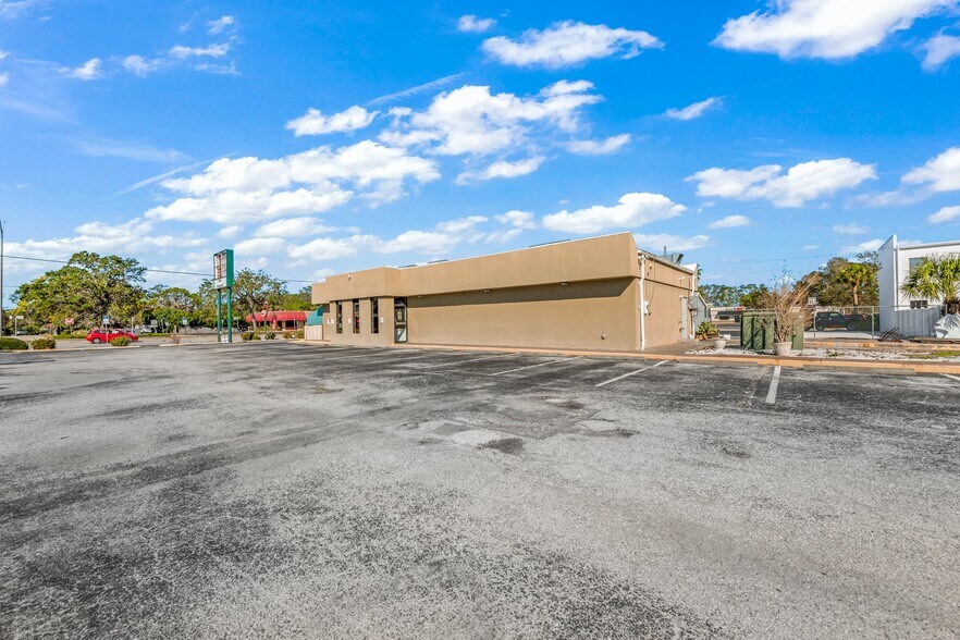 More Photos Of 4413 S Tamiami Trl, Sarasota Restaurant For Sale