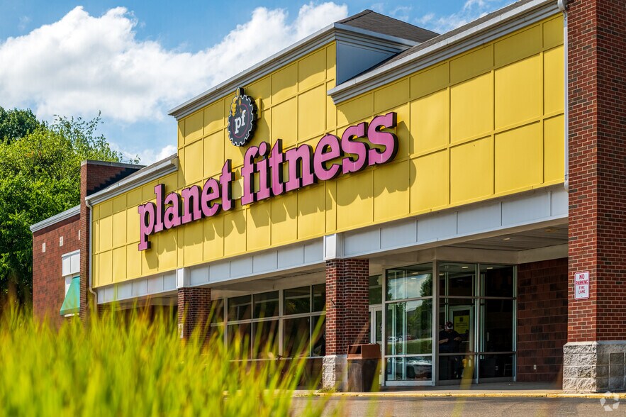 More Photos Of 837-887 Graham Rd, Stow Unknown For Lease