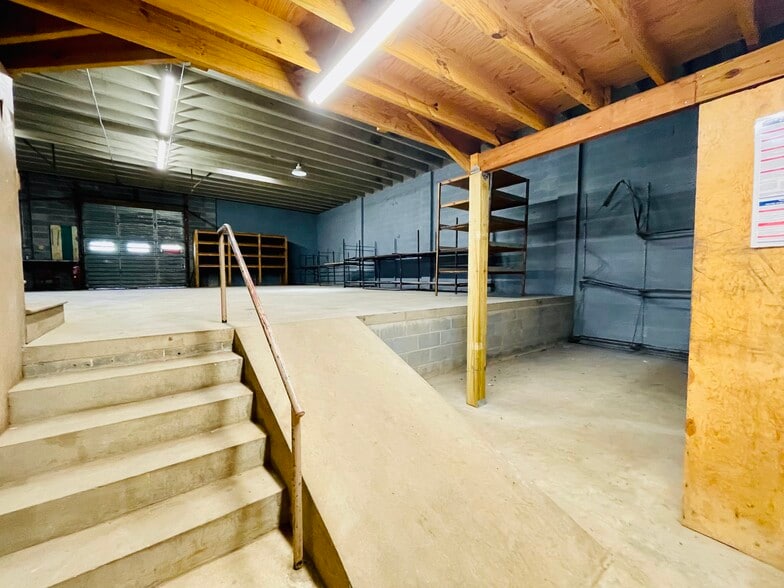 More Photos Of 500 W Fleming Dr, Morganton Warehouse For Lease