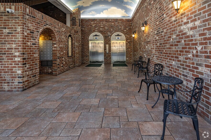 More Photos Of 201 SE 2nd Ave, Gainesville Office Residential For Sale