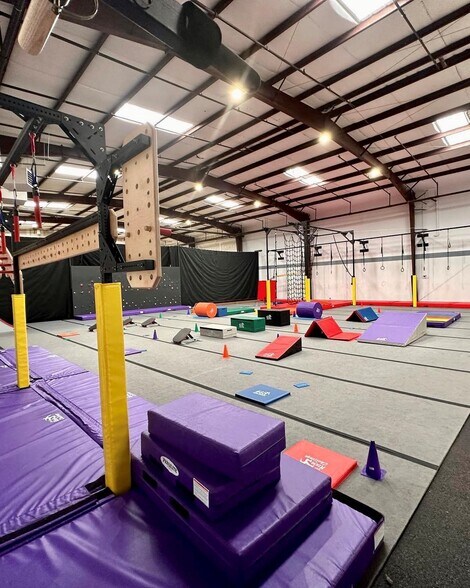 More Photos Of 250 Commonwealth Ave, Bristol Health Club For Lease