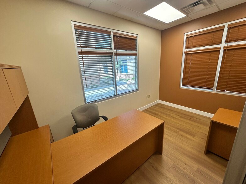 More Photos Of 15255 N 40th St, Phoenix Medical For Lease