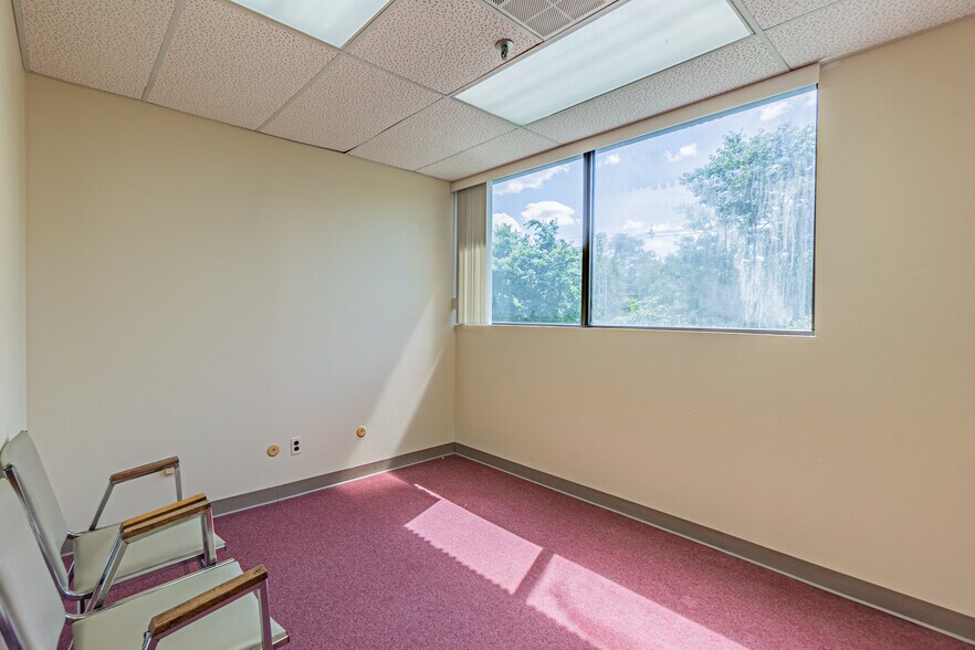 More Photos Of 35-37 Progress St, Edison Medical For Sale