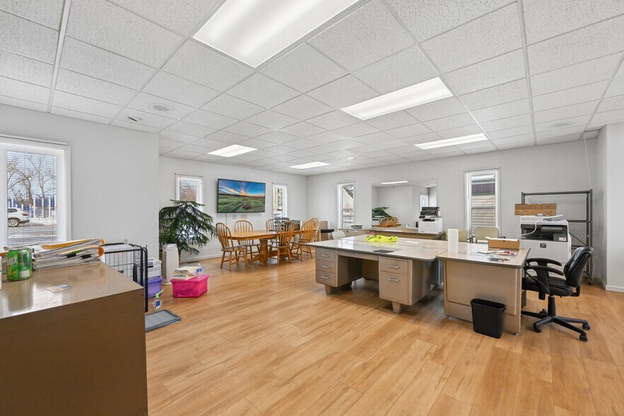 More Photos Of 2434 Commerce Blvd, Mound Office For Sale