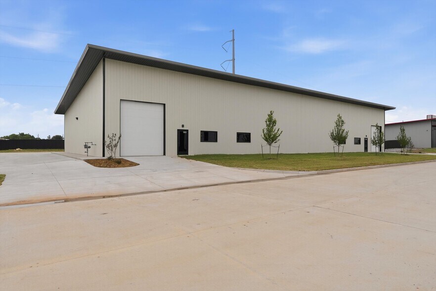 Primary Photo Of 616 124th St, Oklahoma City Service For Lease