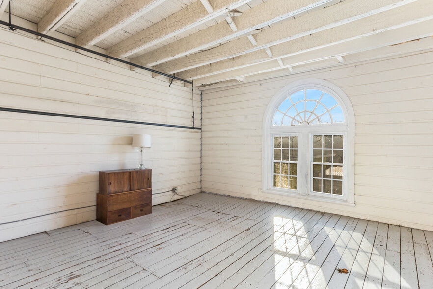 More Photos Of 705-707 Cherry Aly, Hudson Warehouse For Lease