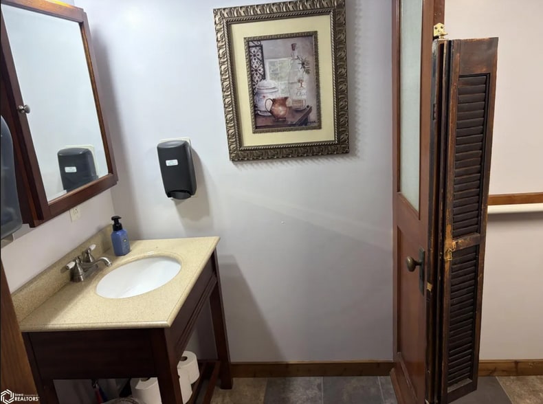 More Photos Of 104 N 16th St, Clarinda Hospitality For Sale