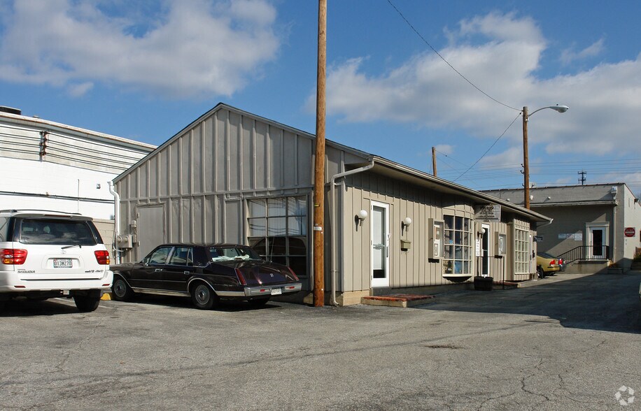 Primary Photo Of 1330 Reisterstown Rd, Pikesville Freestanding For Lease