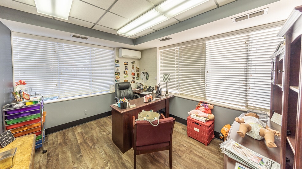 More Photos Of 5 Briercroft Office Park, Lubbock Office For Sale