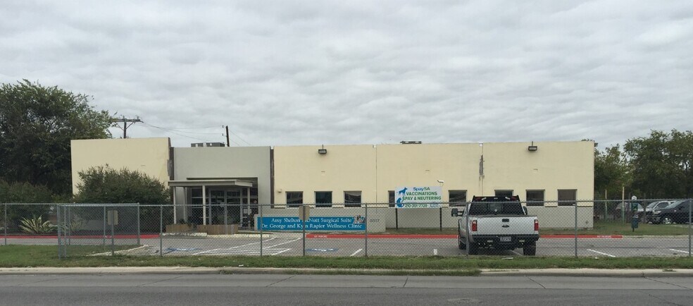 More Photos Of 5357 W Commerce St, San Antonio Flex For Sale