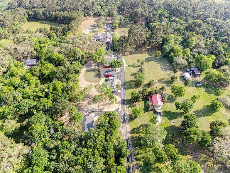 More Photos Of 4388 County Road 197, Alvin Specialty For Sale