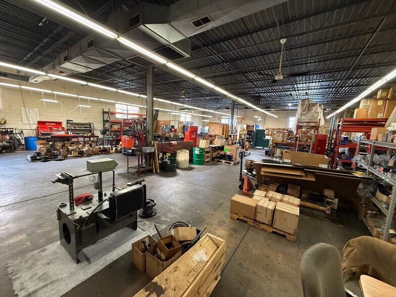More Photos Of 135 Martin Ln, Elk Grove Village Warehouse For Sale