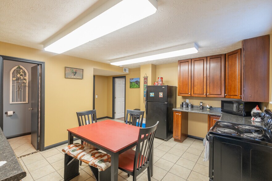 More Photos Of 701 I St, Bedford Warehouse For Sale