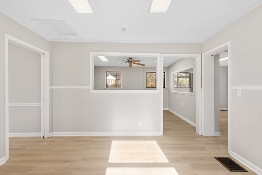 More Photos Of 130 Emmitt Ave, Madison Office For Sale