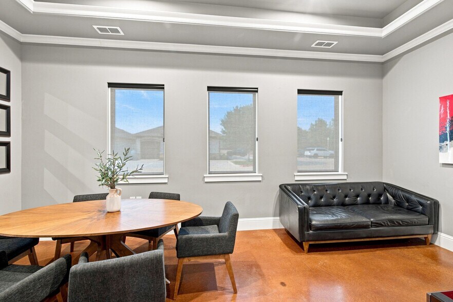 More Photos Of 642 Stoneglen Dr, Keller Office For Sale