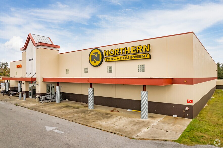 More Photos Of 44091 US Highway 19 N, Tarpon Springs Freestanding For Lease