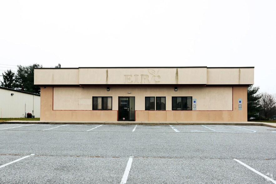 More Photos Of 900 Holly Dell Ct, Sewell Freestanding For Lease