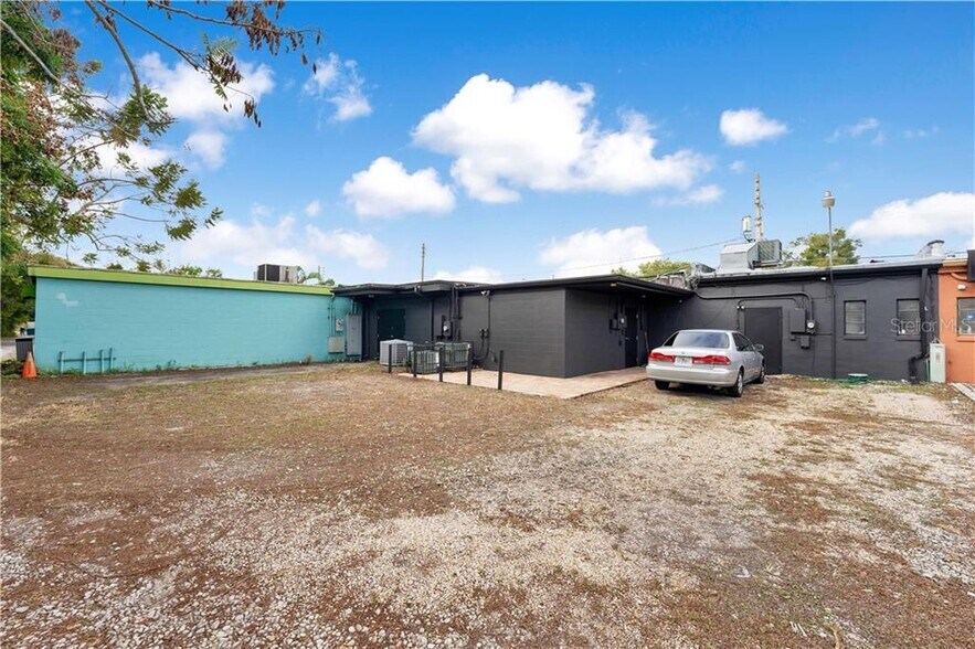 More Photos Of 1313 Edgewater Dr, Orlando Storefront For Lease