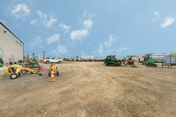 More Photos Of 30 Industrial Dr, Sylvan Lake Service For Lease