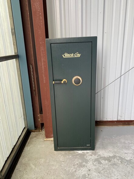 More Photos Of 1204 Airport Rd, Monterey Airplane Hangar For Lease