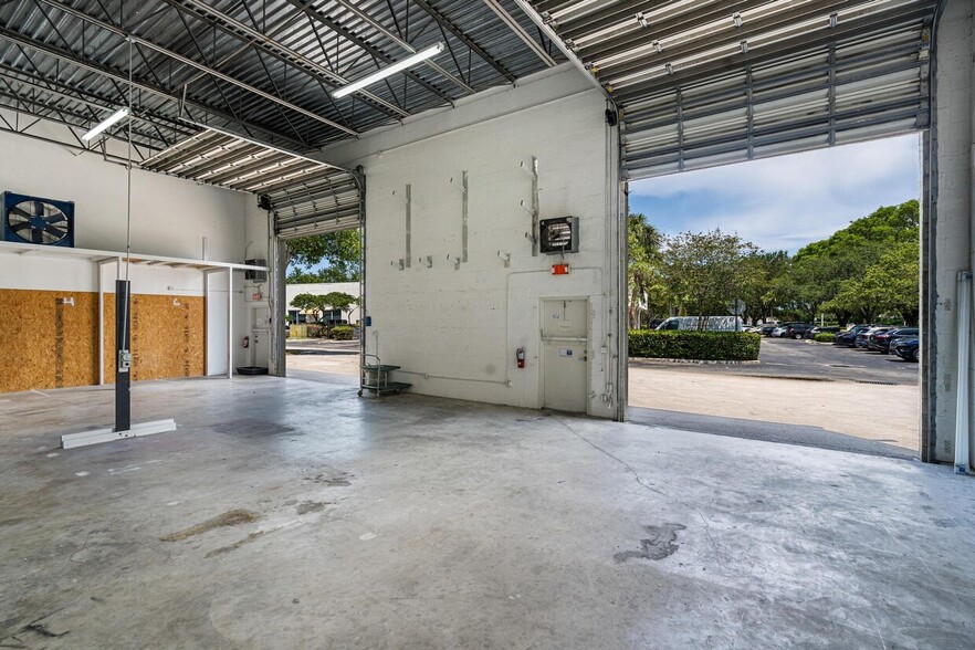 Primary Photo Of 4700 W Prospect Rd, Fort Lauderdale Light Distribution For Lease