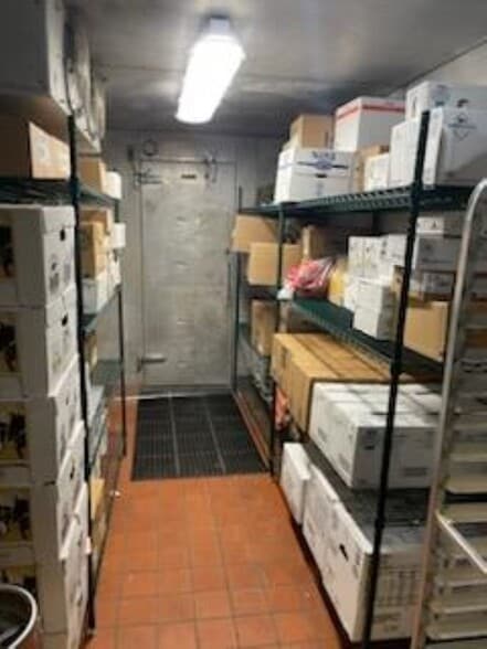 More Photos Of 909 Merchant St, Vacaville Restaurant For Lease