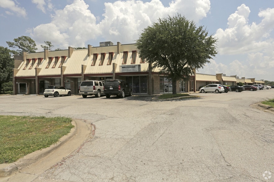 More Photos Of 4650 S Hampton Rd, Dallas Office For Lease
