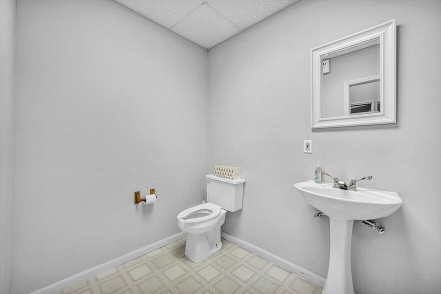 More Photos Of 4020-4028 Colorado Ave, Sheffield Storefront Retail Office For Sale