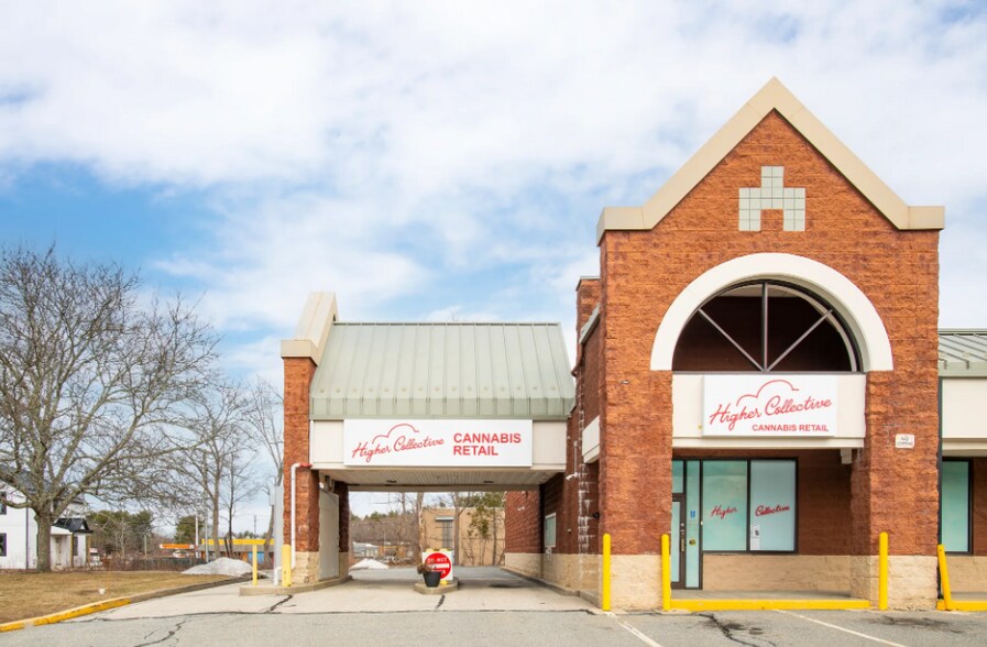More Photos Of 1050-1078 N Main St, Dayville Freestanding For Lease