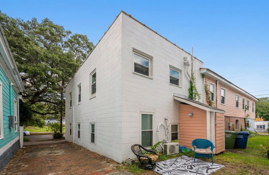 More Photos Of 315-317 Castle St, Wilmington Storefront Retail Residential For Sale