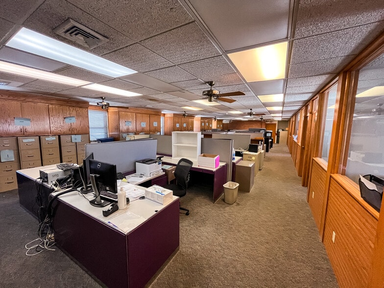 More Photos Of 6631 E Kellogg Dr, Wichita Office For Sale