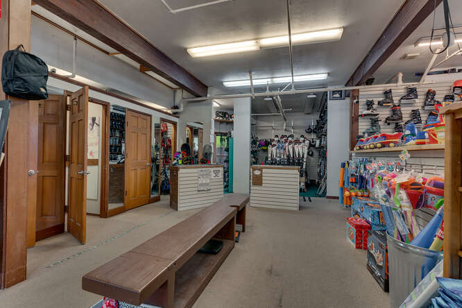 More Photos Of 170 N Lake Blvd, Tahoe City Storefront For Lease