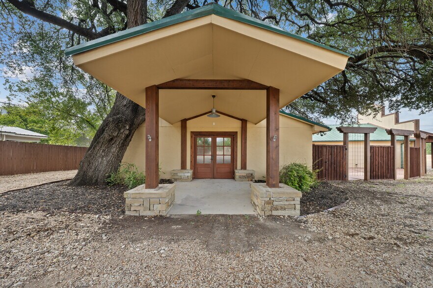 More Photos Of 6401 Rock Creek Rd, Waco Freestanding For Sale