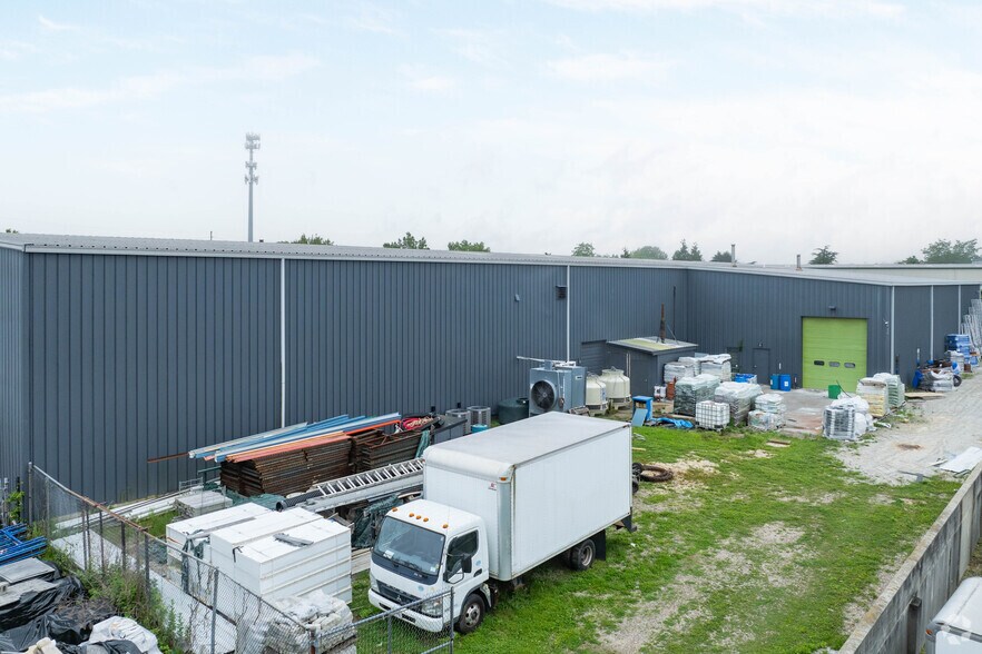 More Photos Of 1 Mariner Dr, Southampton Warehouse For Lease