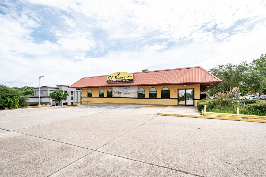 More Photos Of 100 Southpoint Loop, Livingston Restaurant For Sale