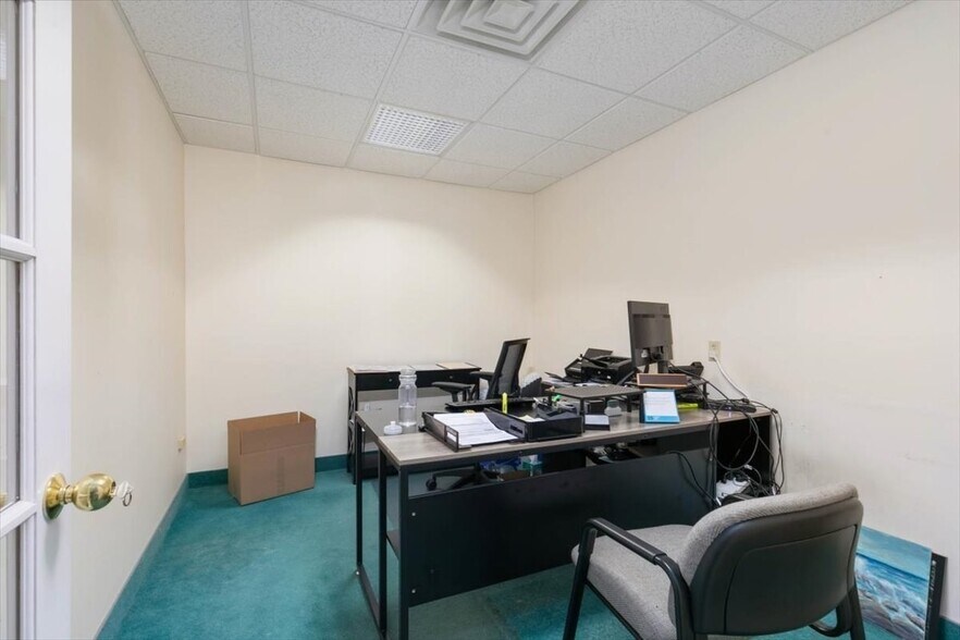 More Photos Of 306 Cabot St, Beverly Office For Sale