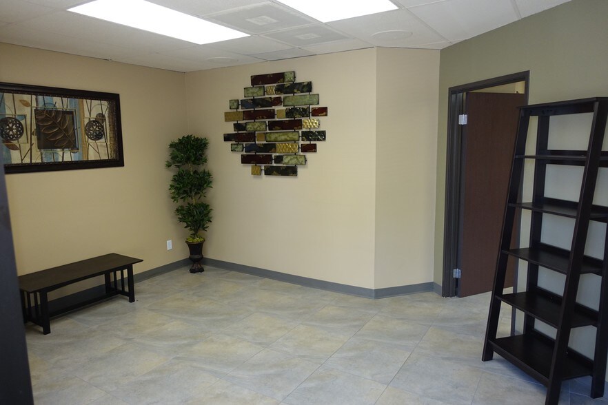 More Photos Of 8607 N 59th Ave, Glendale Office For Lease