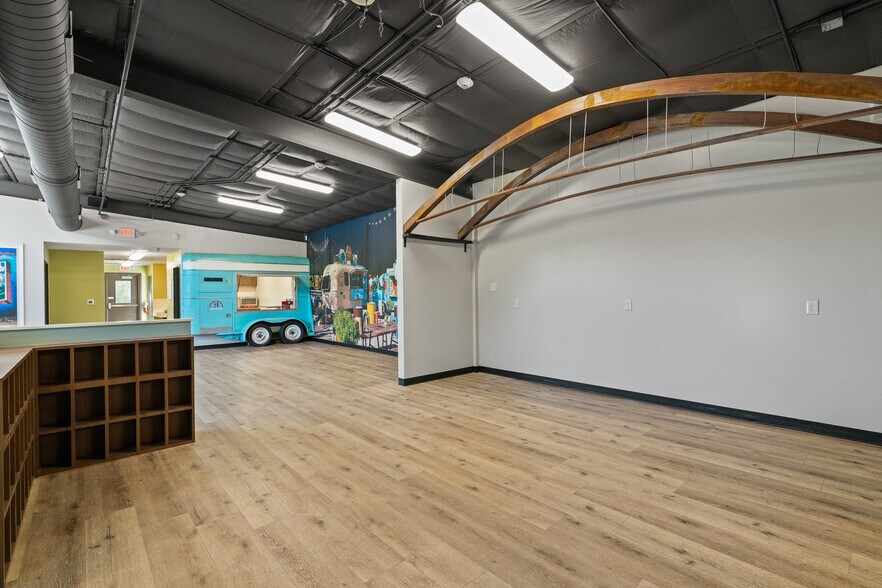 More Photos Of 6111 N FM 620, Austin Daycare Center For Lease