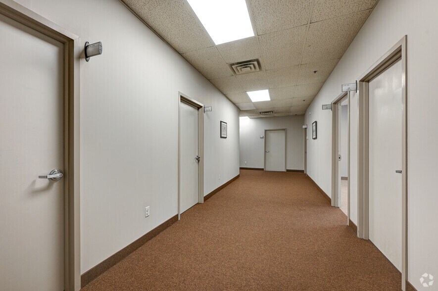 More Photos Of 190 Veterans Dr, Northvale Distribution For Lease